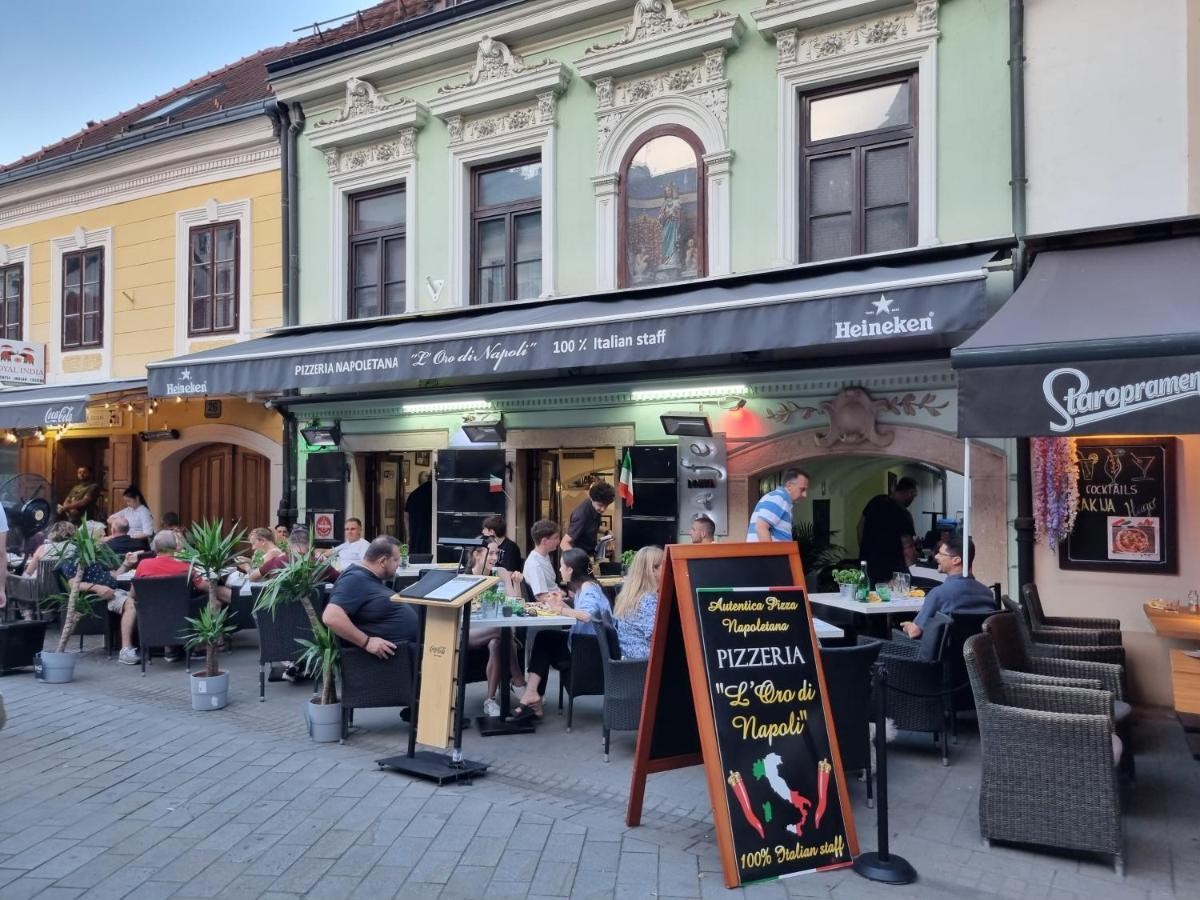 Appartamento L'Oro Di Napoli Zagreb Extérieur photo